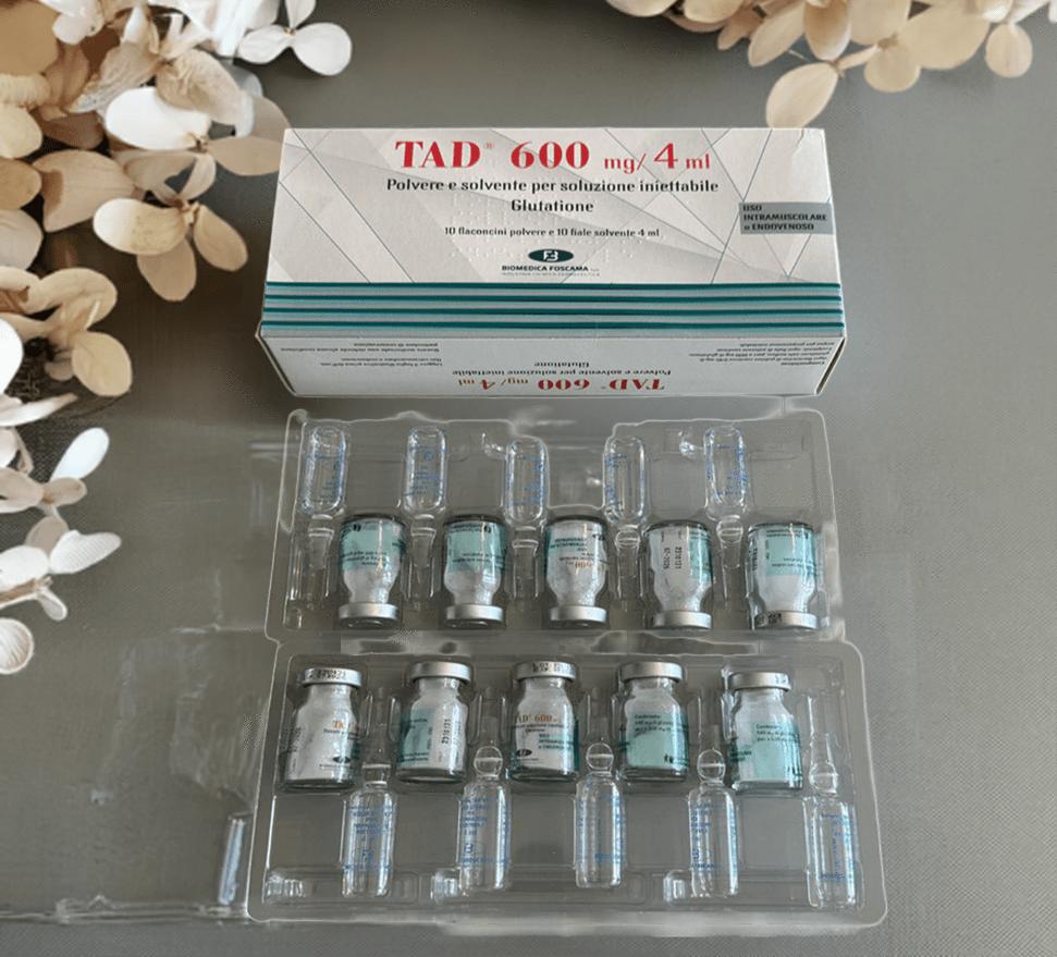 Picture of one box of Tad600mg glutathione. 1 white and blue box with 10 vials of glutathione and 10 ampoules of bac water.